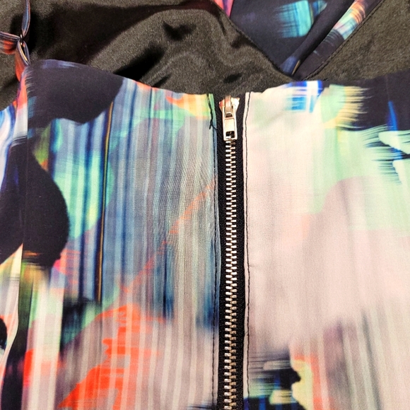 Abstract print sleeveless dress - Picture 7 of 9